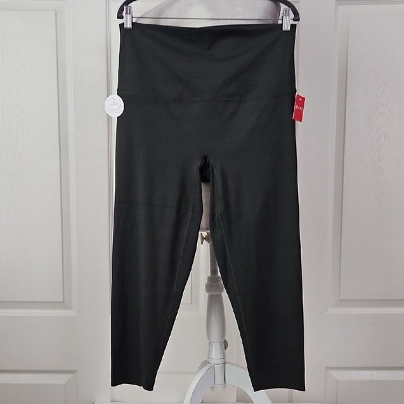 SPANX Pants - SPANX NWT Cropped Legging